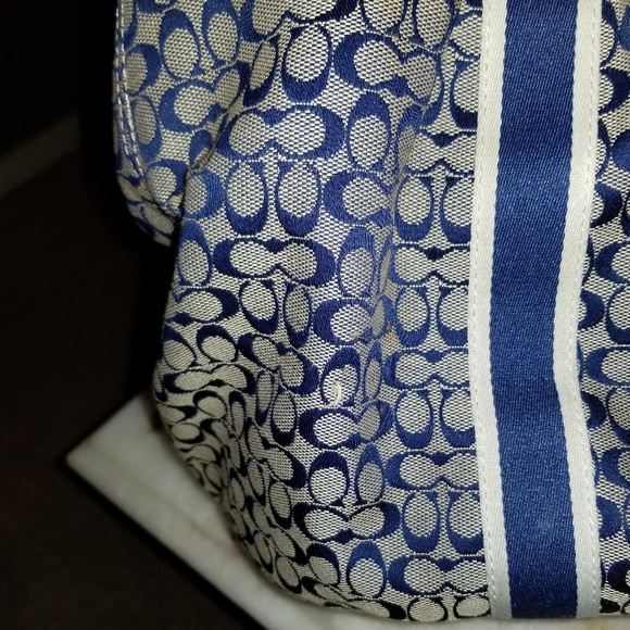 Signature Coach - Picture 4 of 5